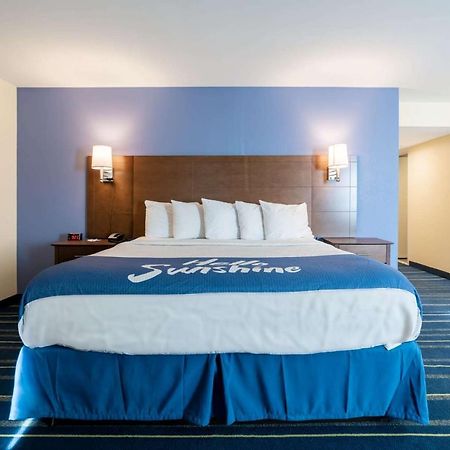 Days Inn By Wyndham Hartford/Closest Downtown Exterior foto