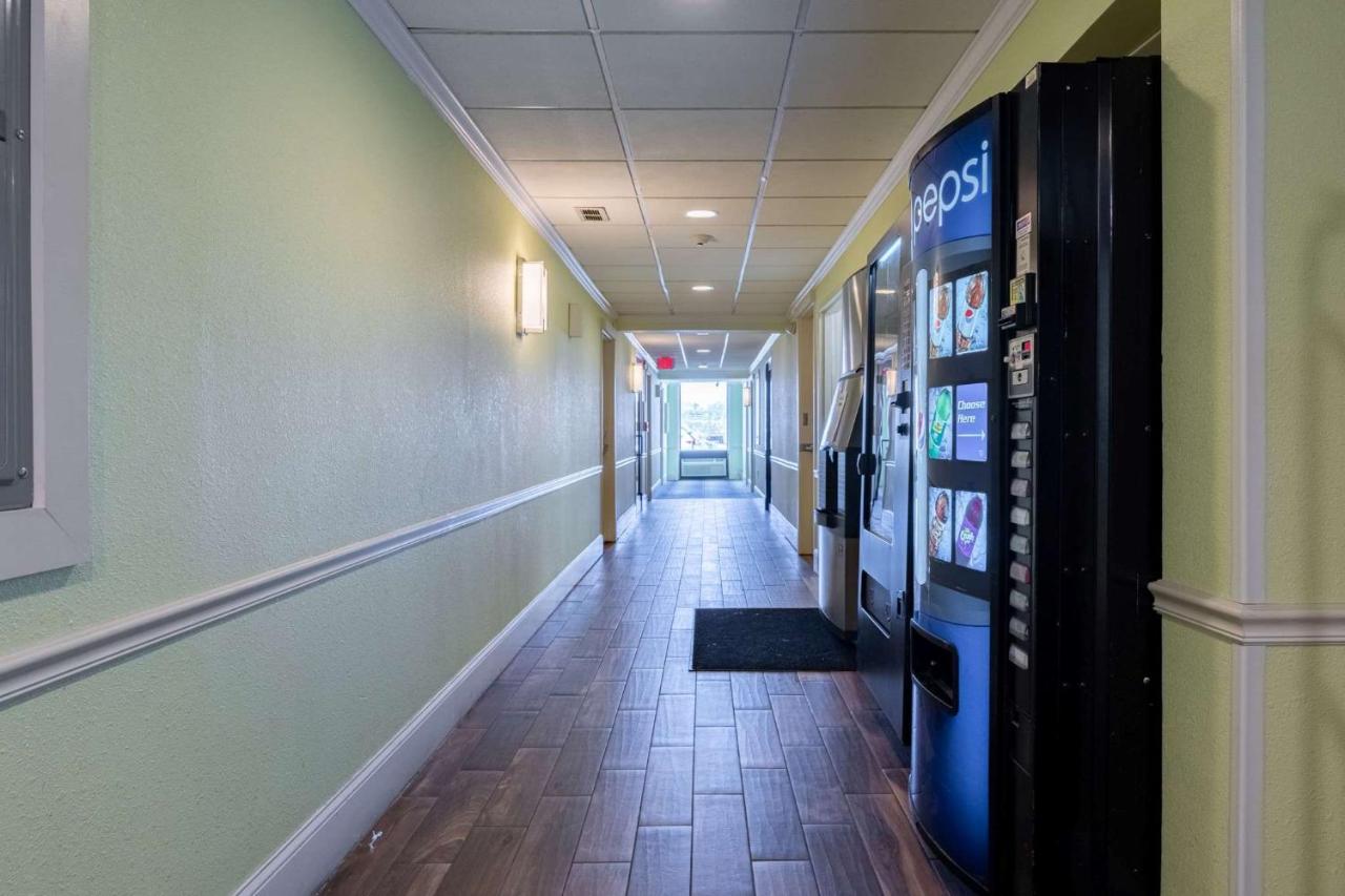 Days Inn By Wyndham Hartford/Closest Downtown Exterior foto