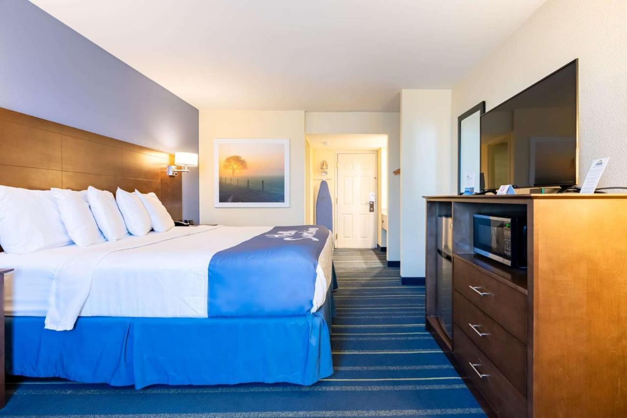 Days Inn By Wyndham Hartford/Closest Downtown Exterior foto