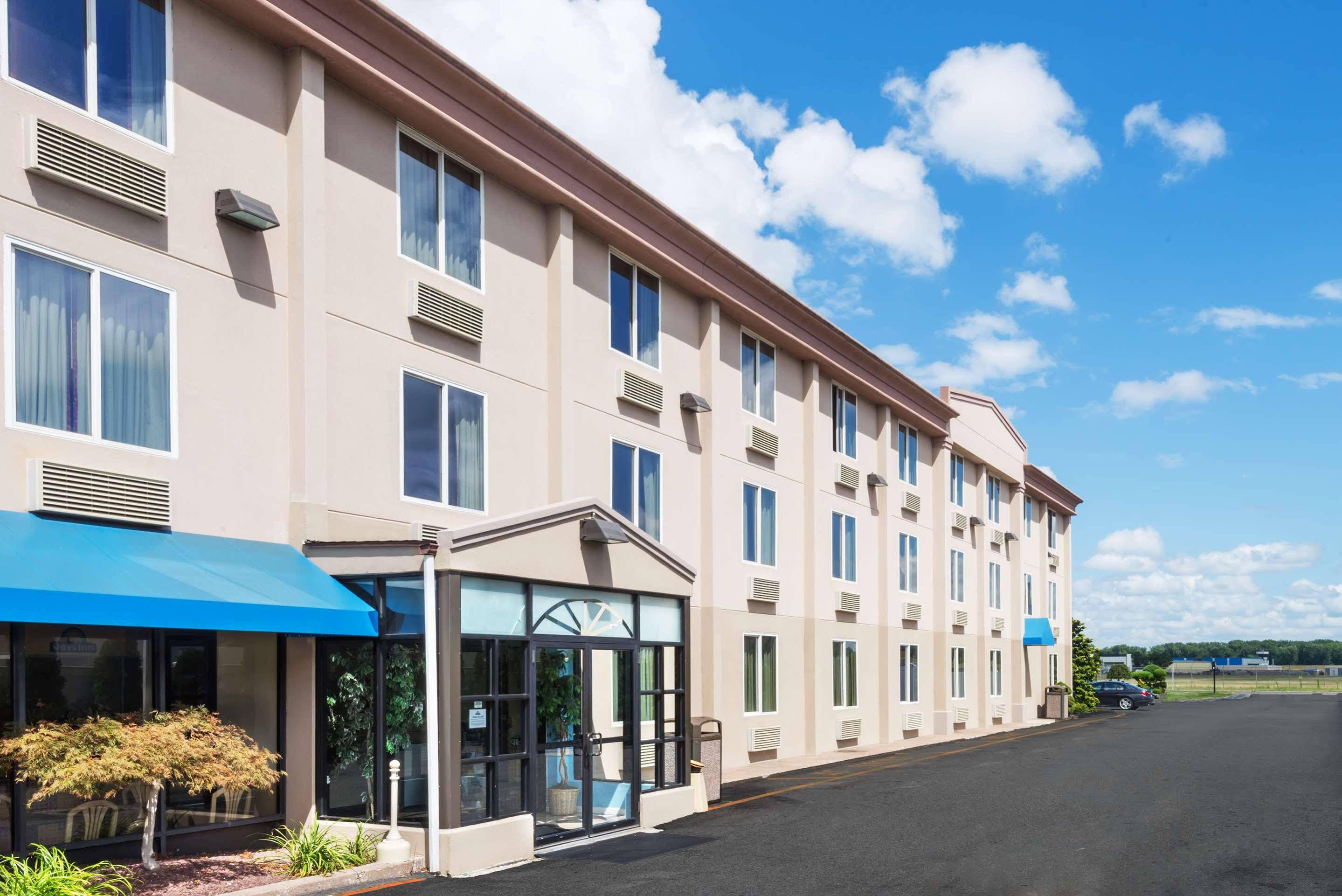 Days Inn By Wyndham Hartford/Closest Downtown Exterior foto